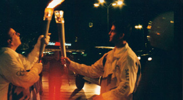 2008年8月，全體橙樹人參與奧運 圣火傳遞活動，身體力行支持奧運。