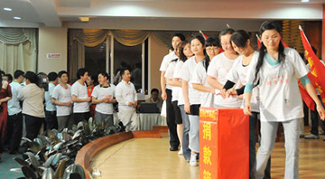2010年3月，青海玉樹發生7.1級地震，全體橙樹 人再次第一時間行動起來為災區人民進行募捐活動